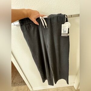 Vuori Women’s Halo Essential Wideleg-Short, Black Heather